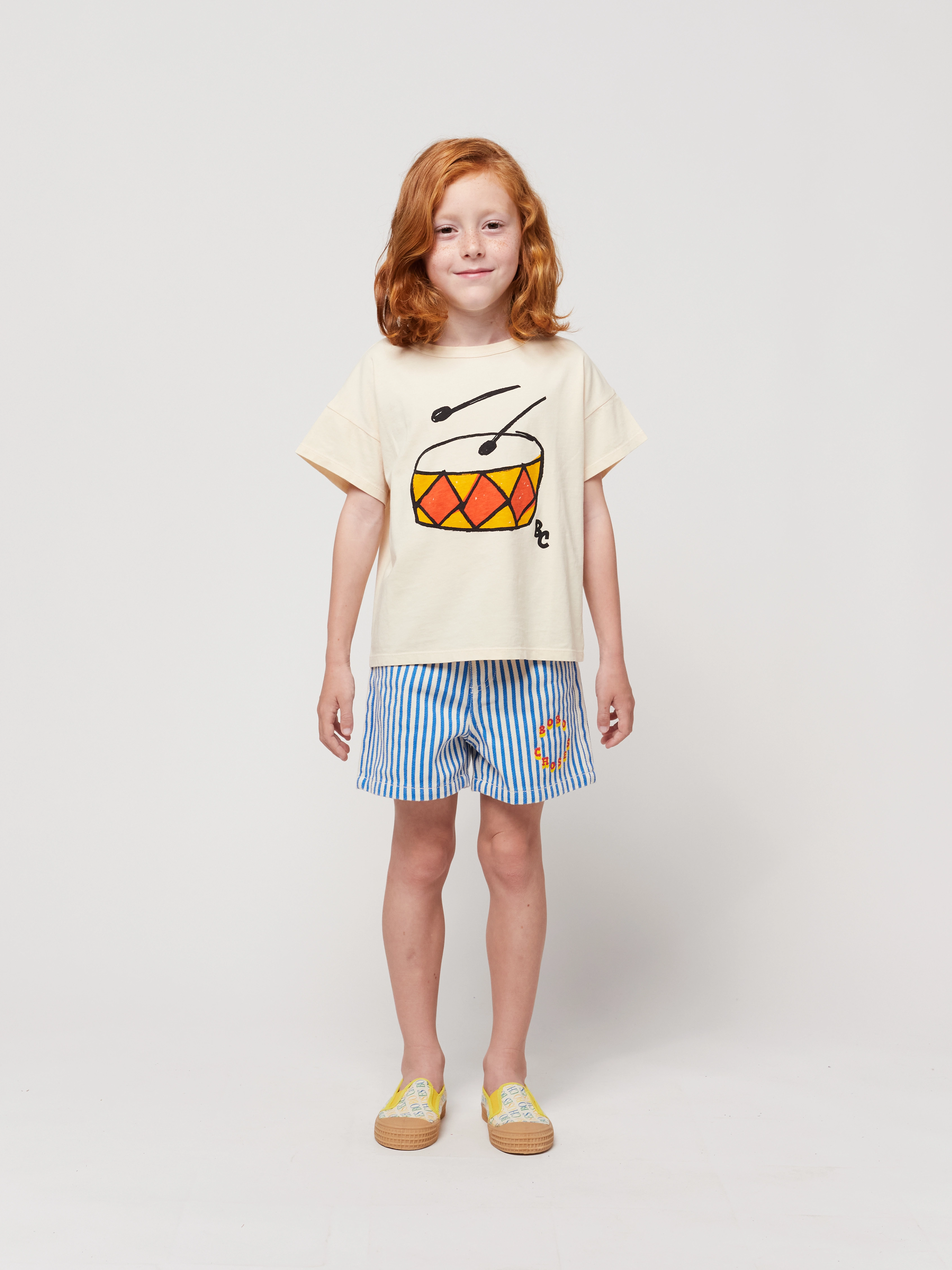 T-Shirt PLAY THE DRUM in offwhite