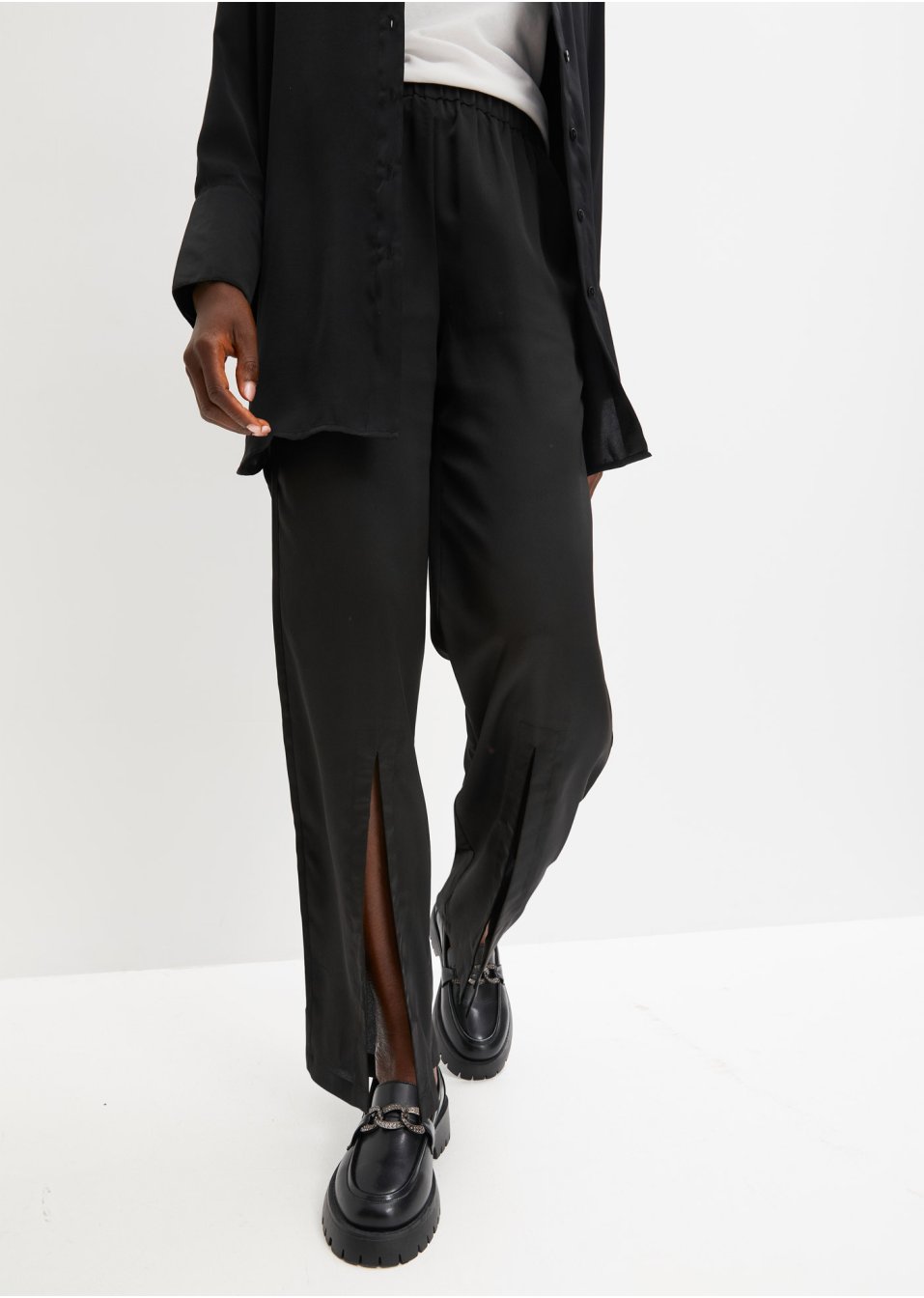 Pantalon en satin avec fentes