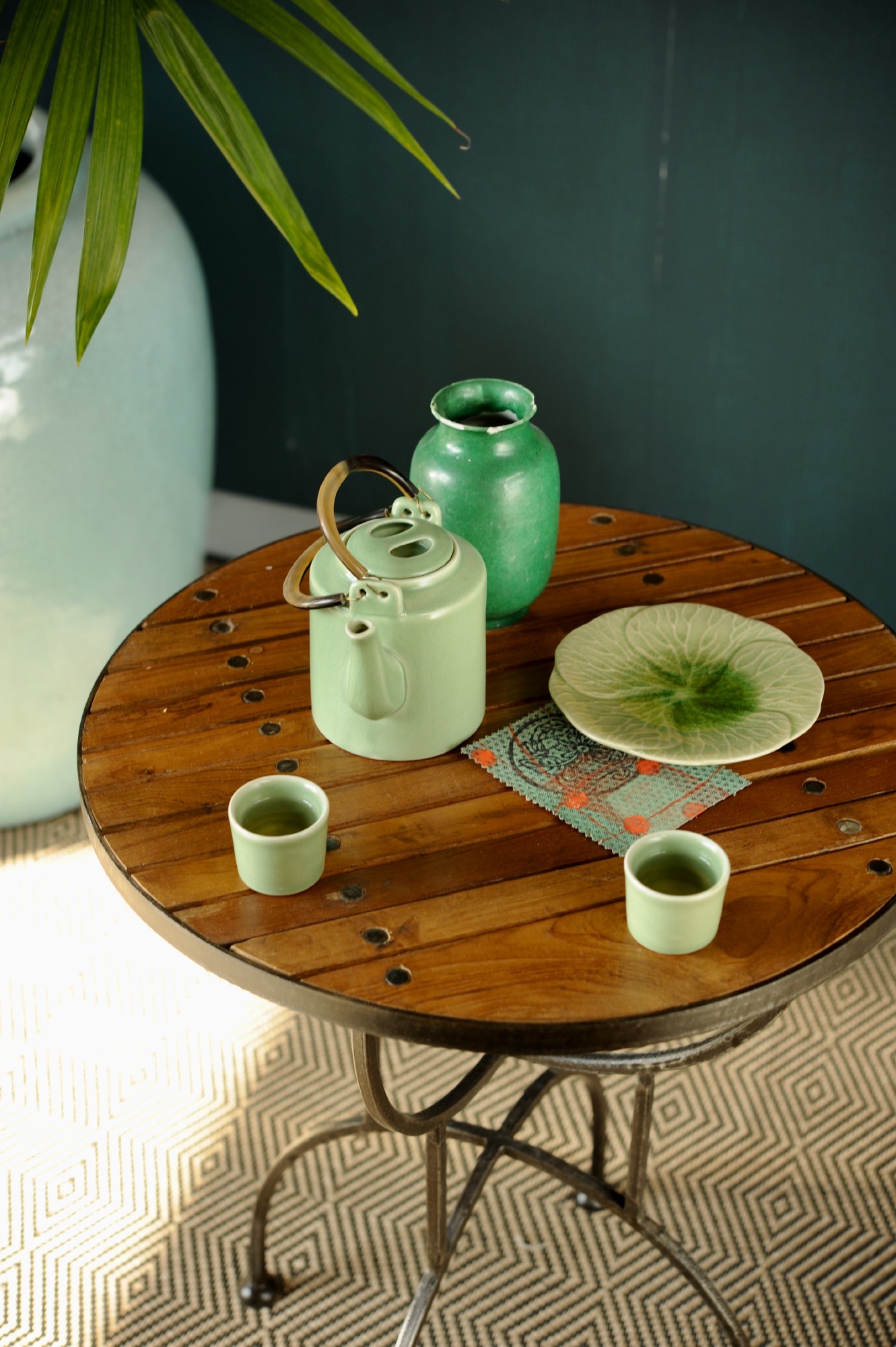 Bistrotisch / Beistelltisch mit Teakplanken, braun, H 60 cm, Ø 50 cm von fischer's lagerhaus