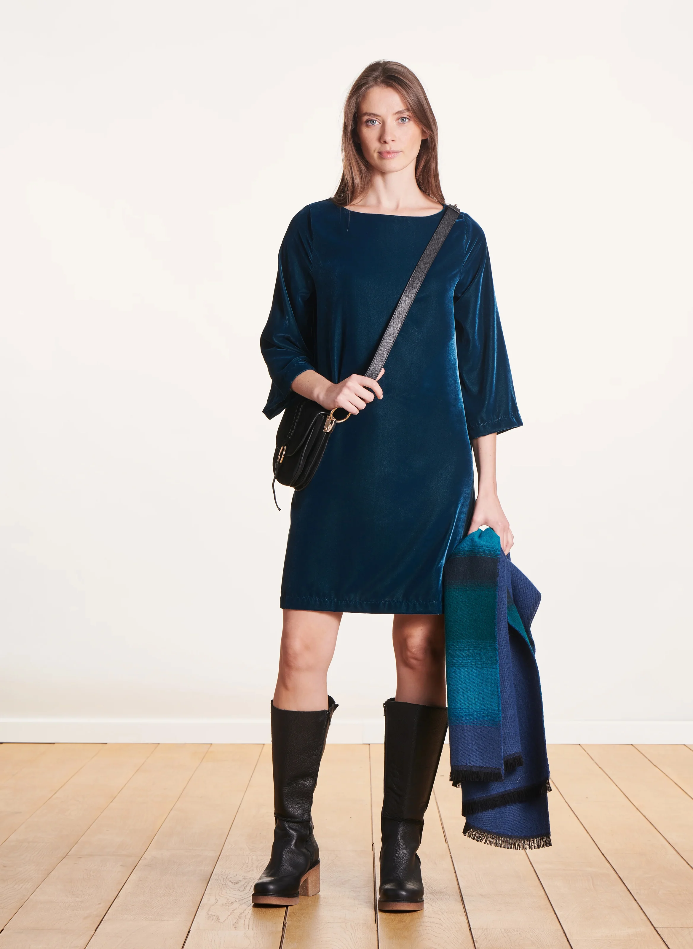 Robe courte col bateau en velours | Bleu