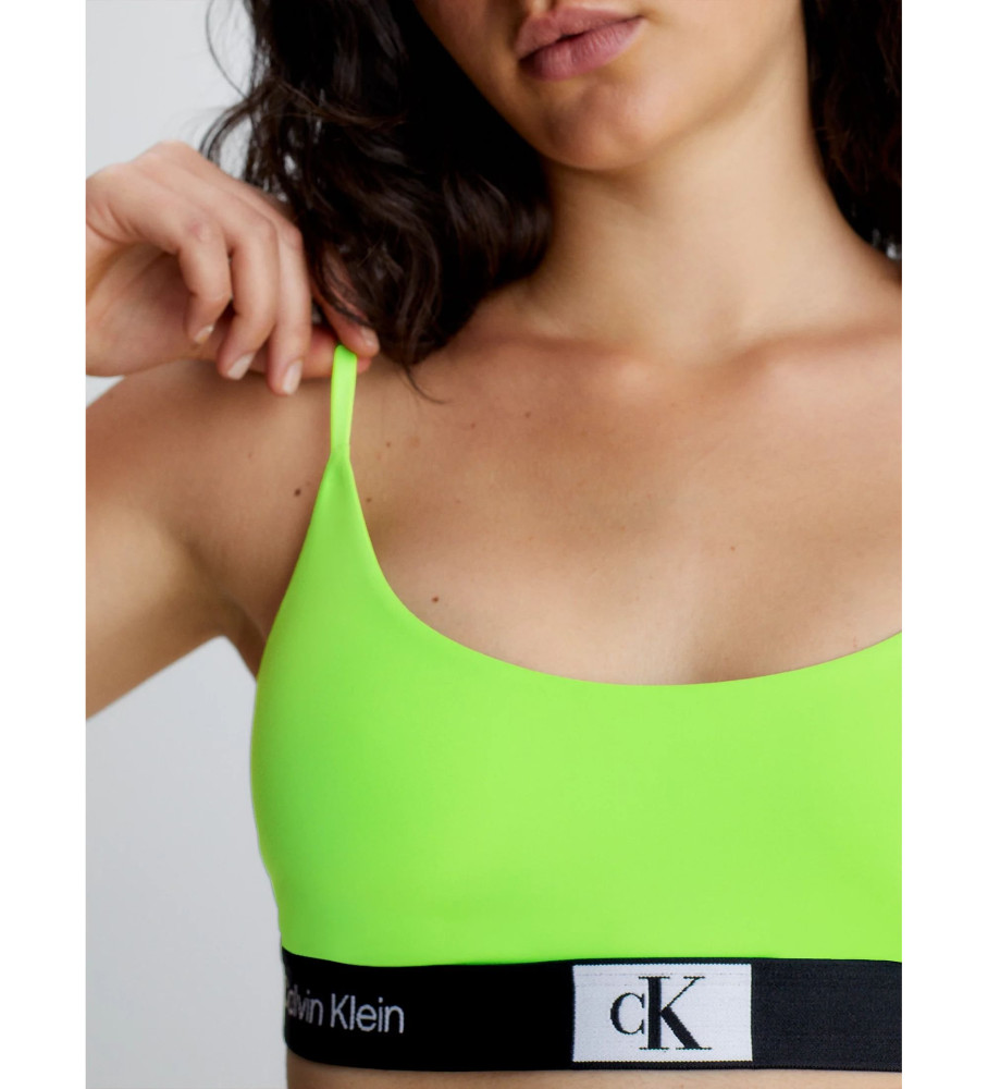 Conjunto de sutiã e calcinha fio dental verde da Calvin Klein