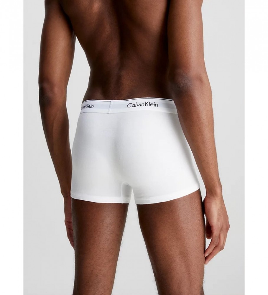 Cuecas boxer Calvin Klein, pacote com 3 unidades, brancas.
