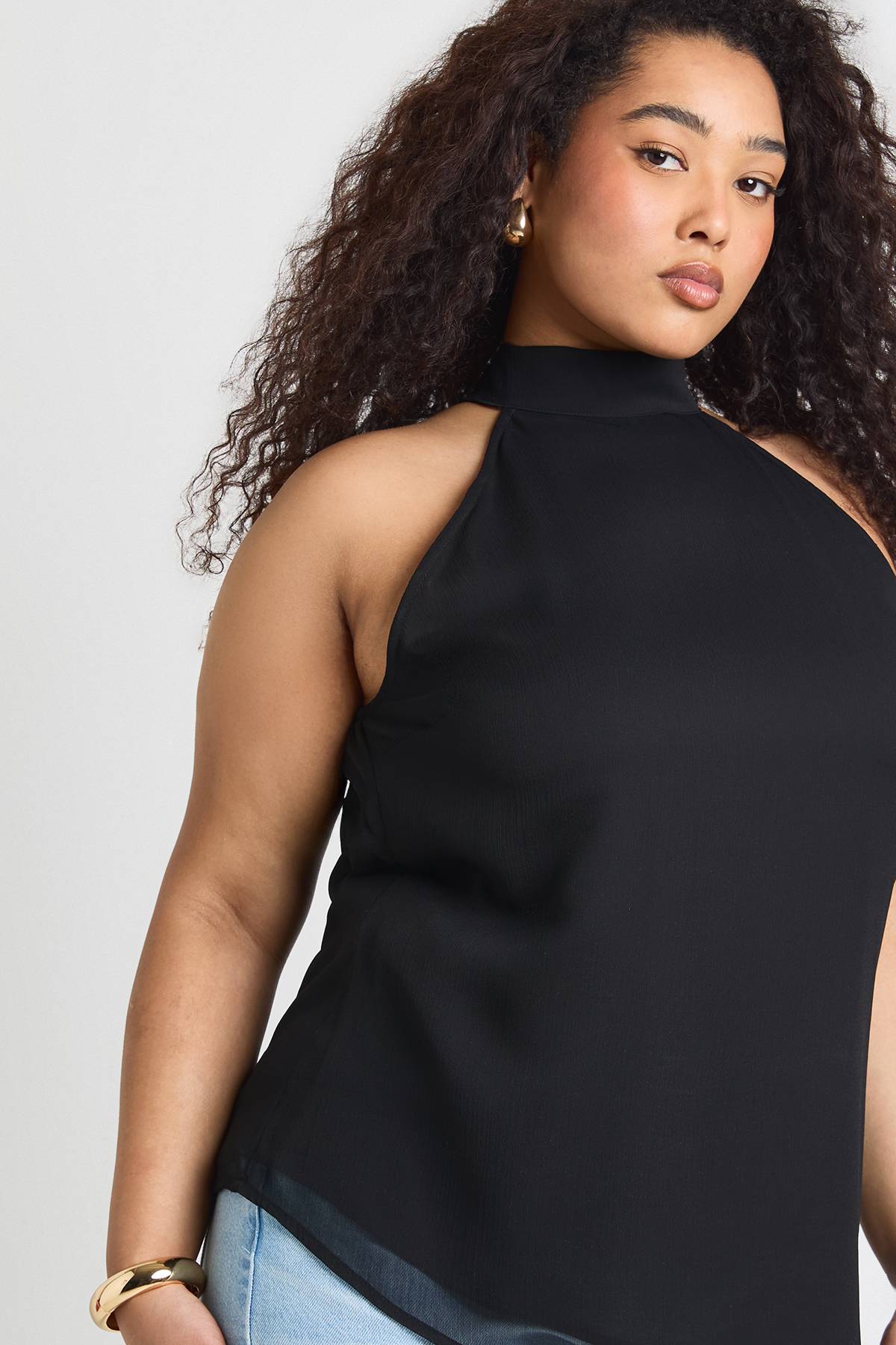boohoo Haut Long Asymétrique En Mousseline Grande Taille
