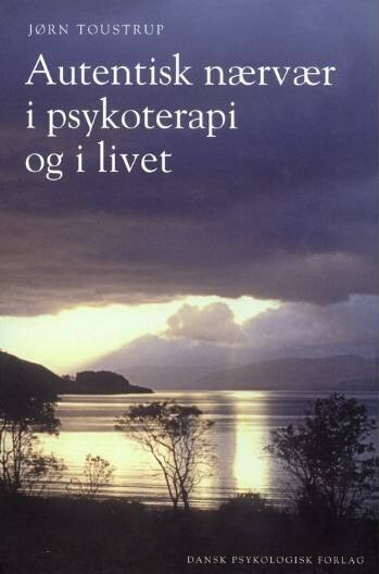 Autentisk Nærvær I Psykoterapi Og I Livet - Jørn Toustrup - Bog