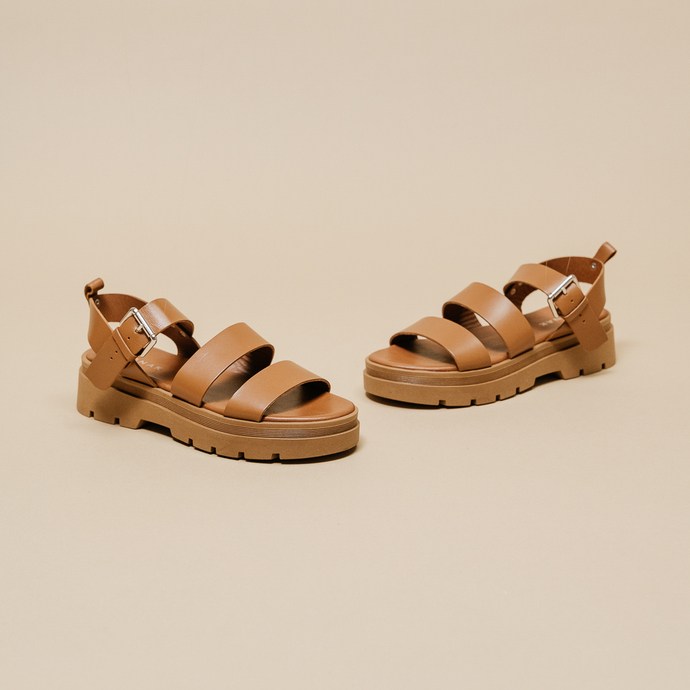 Sandales à plateformes et boucles  en cuir cognac
