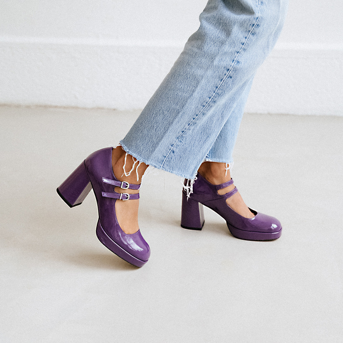 Babies à doubles brides et plateformes  en vernis plissé violet