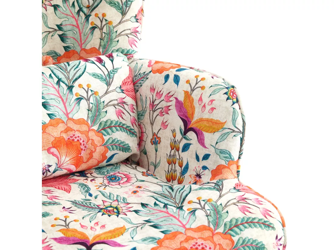 Fauteuil à bascule en velours de luxe avec cadre métallique et pattes en bois pour une chambre confortable