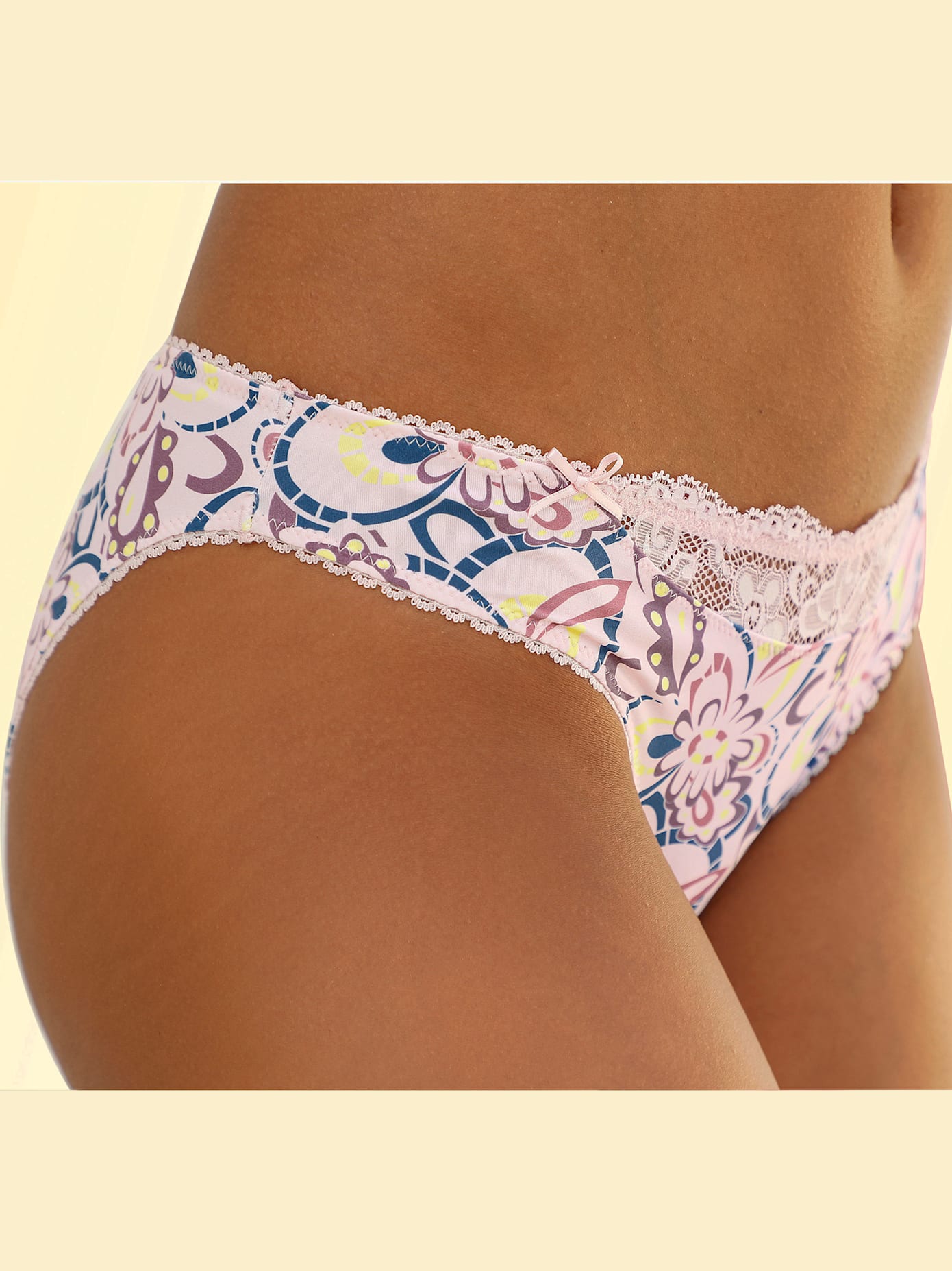 Slip confortable, petit empiècement en dentelle à la ceinture