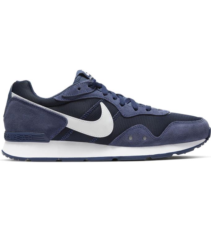 Nike Men Venture Runner Sneakers
