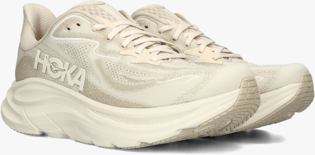 beige hoka lage sneakers clifton 10