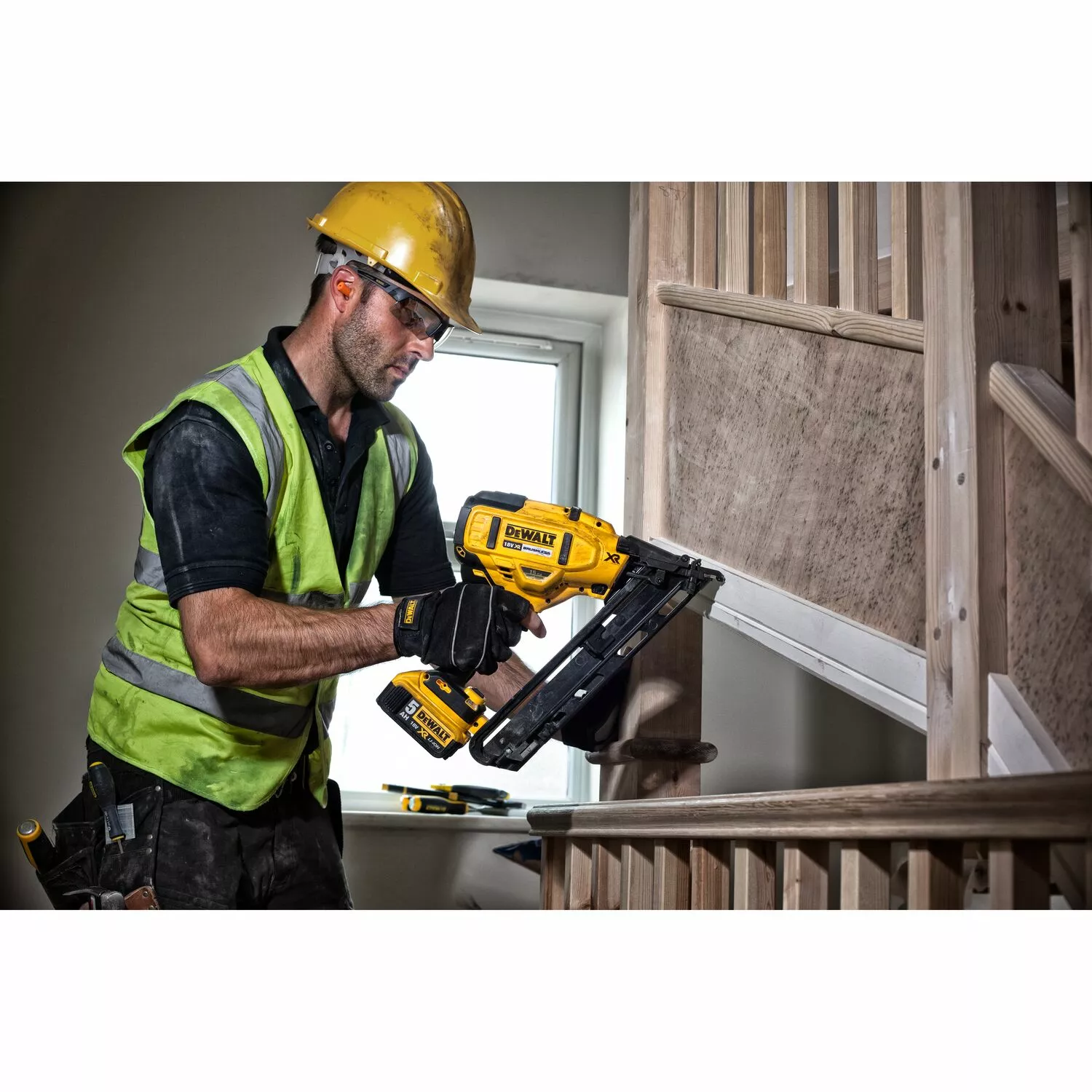 DeWALT DCN650P2 18V Li-Ion accu afwerktacker (2x 5.0Ah accu) in TSTAK