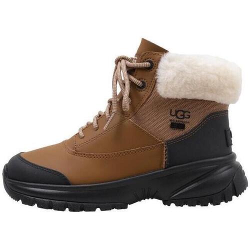 UGG - Yose Fluff V2 Marrón