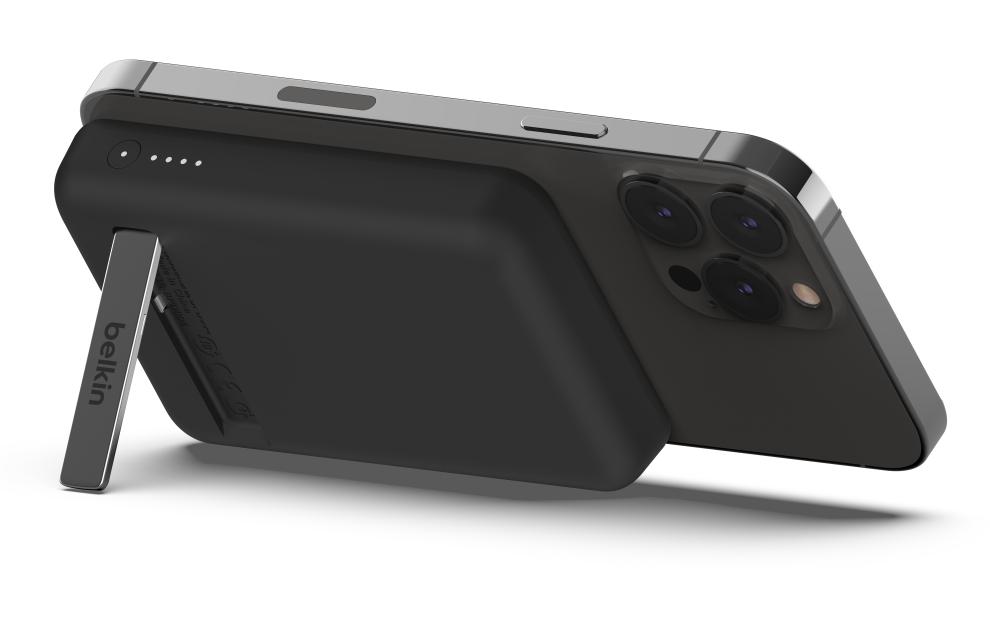 Powerbank Boost Charge kabellos 5000 mAh SchwarzMagnetische kabellose Powerbank mit Ständer