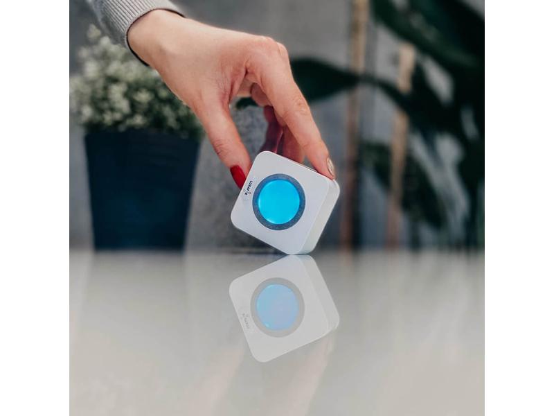 Luxafor Cube Luxafor Cube – eine eigenständige LED-Verfügbarkeitsanzeige, die unerwünschte Ablenkungen eliminiert