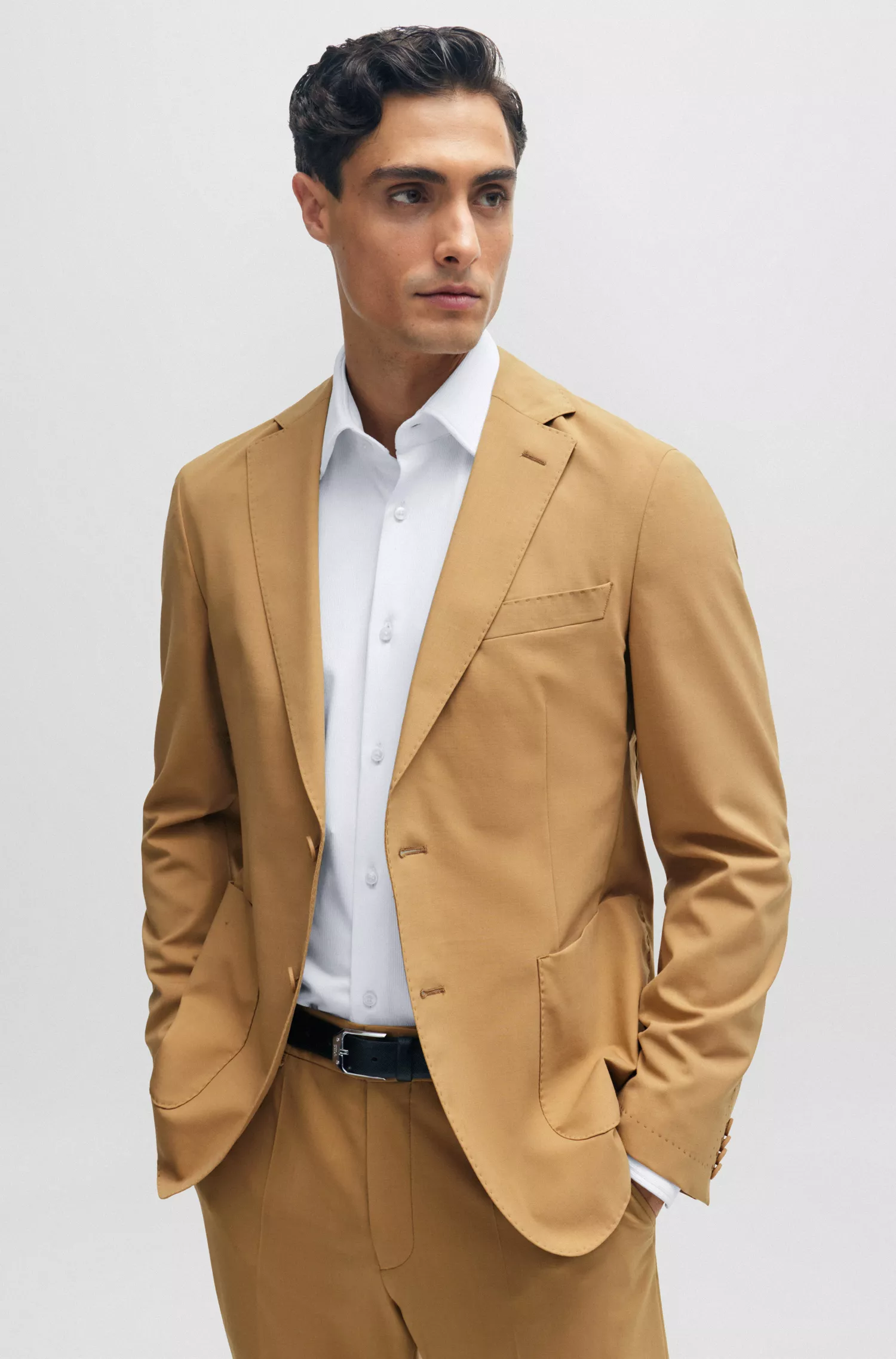 Camisa BOSS preta de corte slim em tecido elástico de alta performance.
