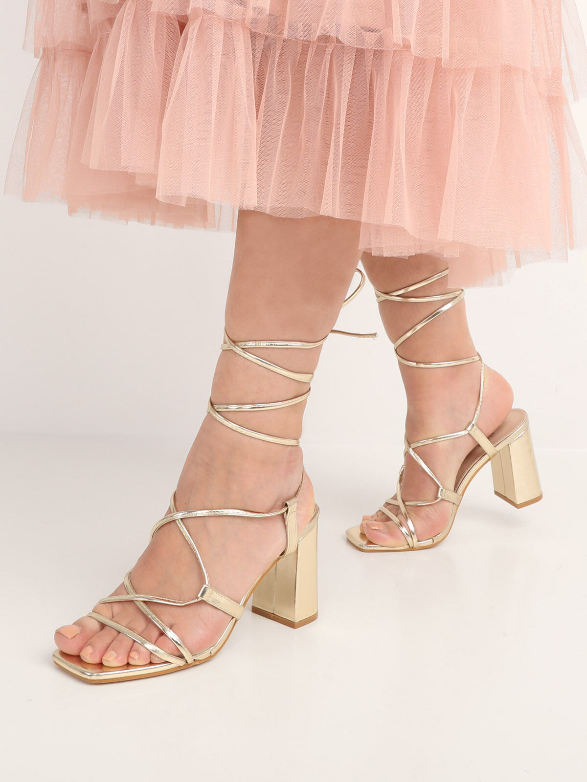 Sandales à talons et lacets- Doré