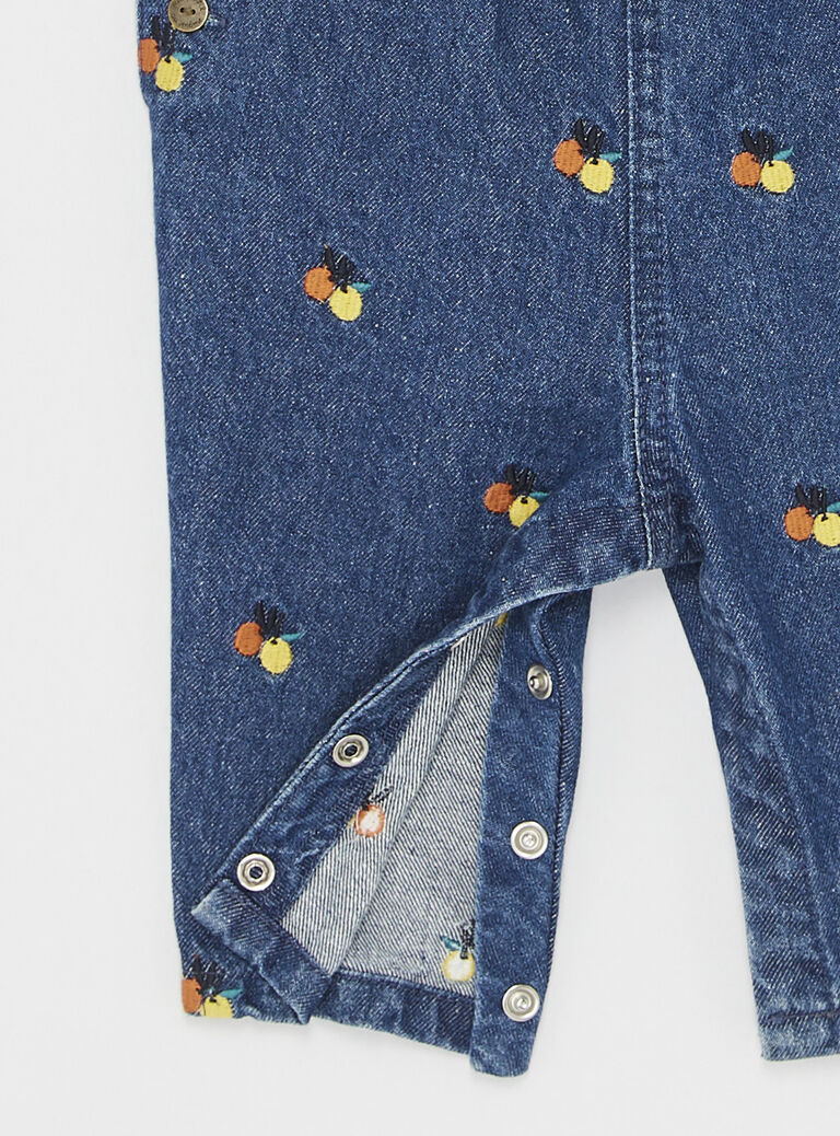 Salopette brodée en denim moyen pour bébé fille