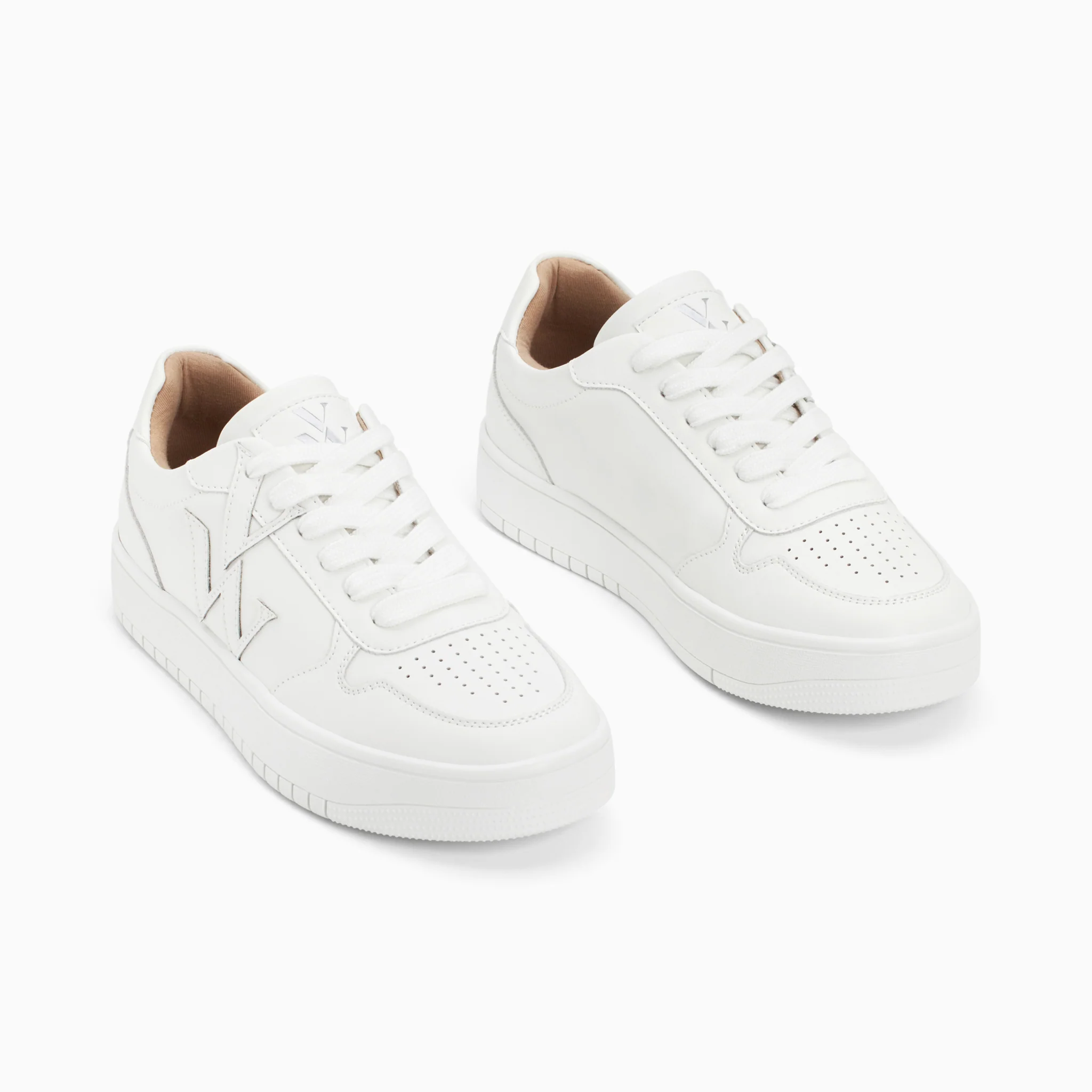 Sneakers-Baskets monogramme Calie blanches monochrome