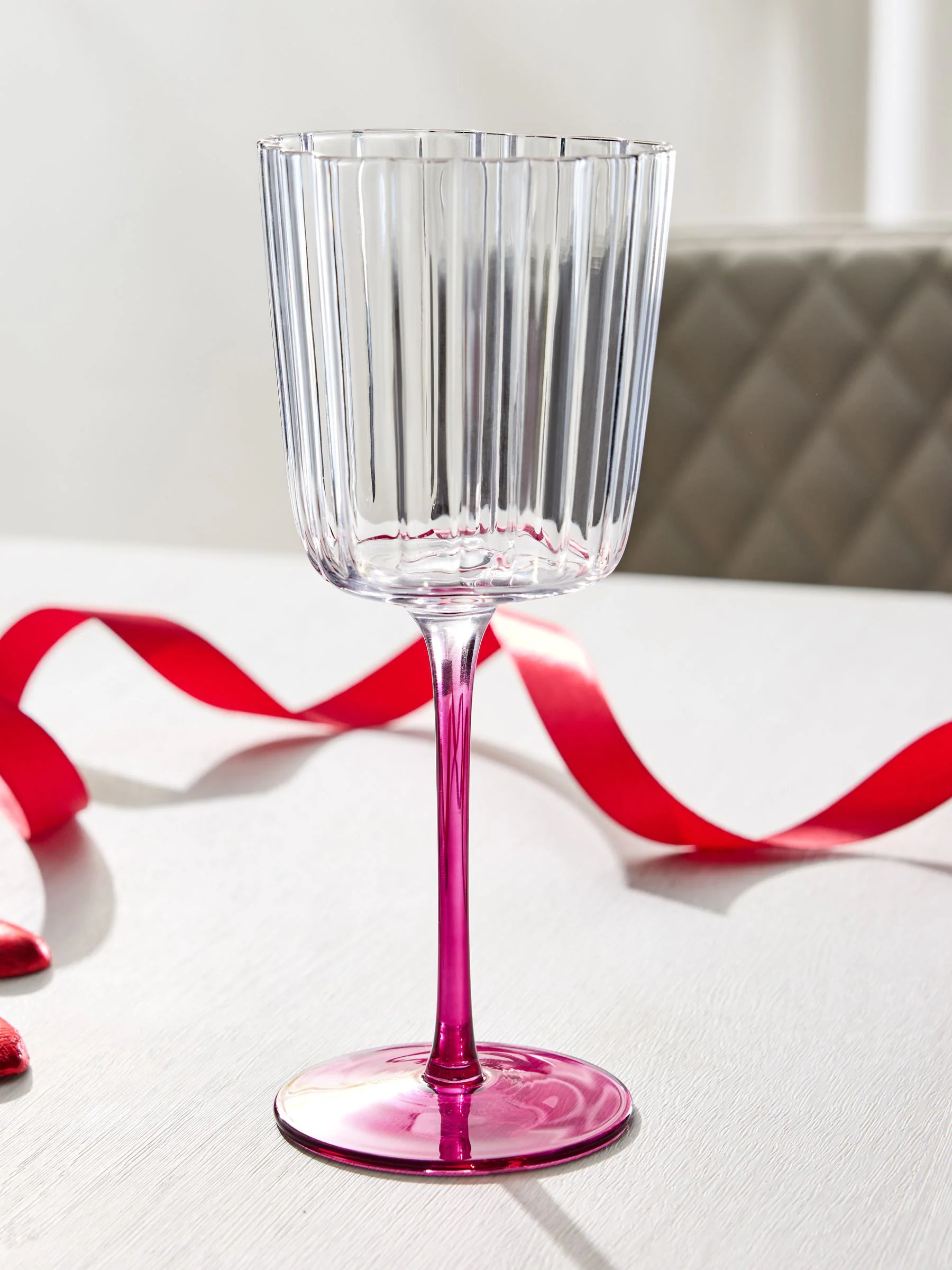 Set of 2 Scalloped Heart Wine Glasses