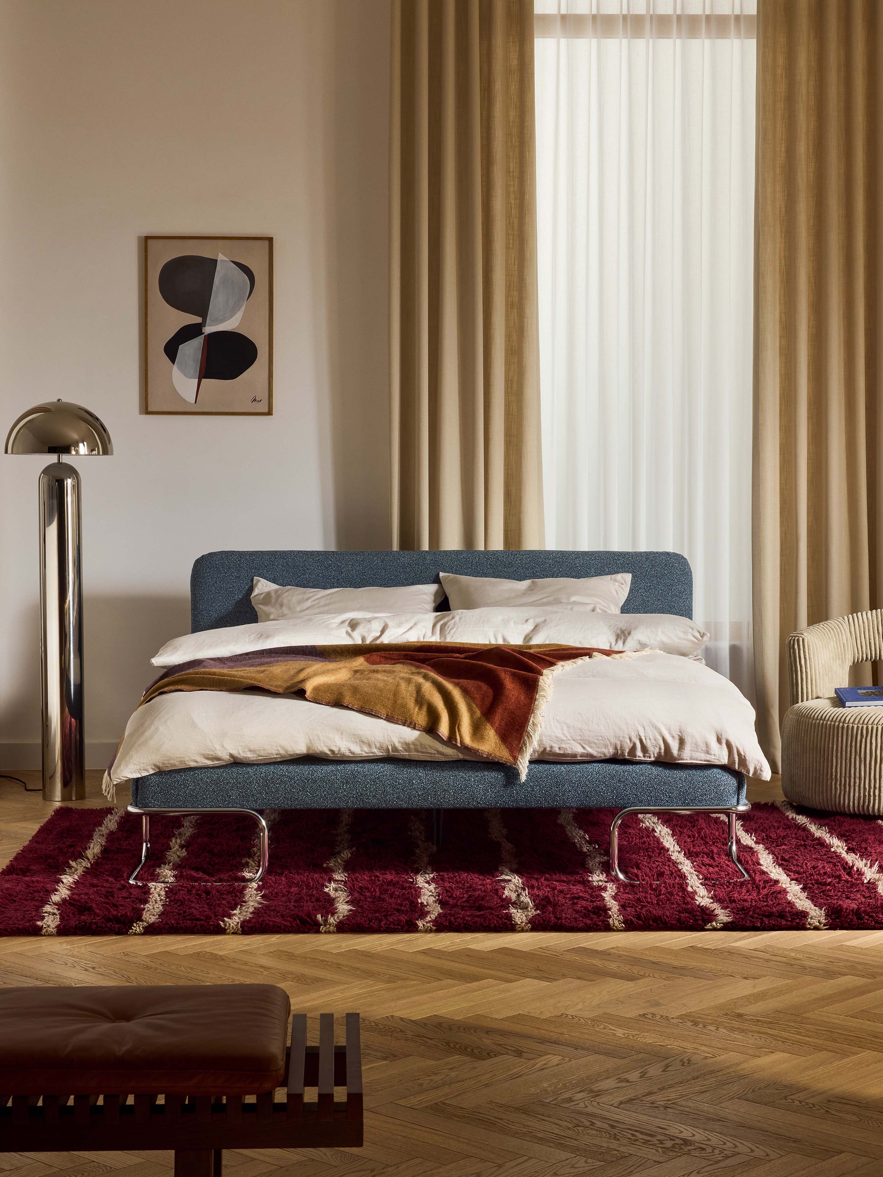 Bouclé gestoffeerd bed Olina met metalen poten
