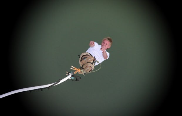 Bungy Jumping vom Staudamm in Klaus an der Pyhrnbahn als Geschenk