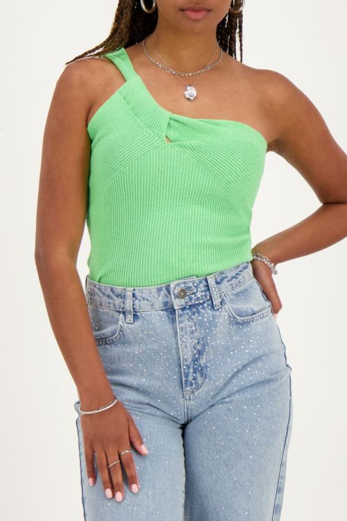 Groene one-shoulder top met gedraaid effect