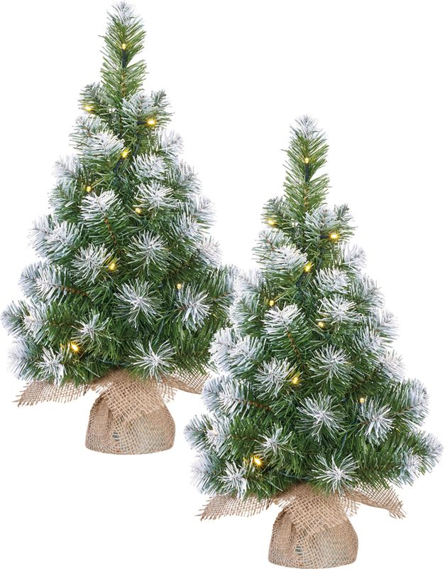 2x stuks kunst kerstboom/kunstboom in jute zak met verlichting en sneeuw 60 cm - Miniboompjes/kerstboompjes