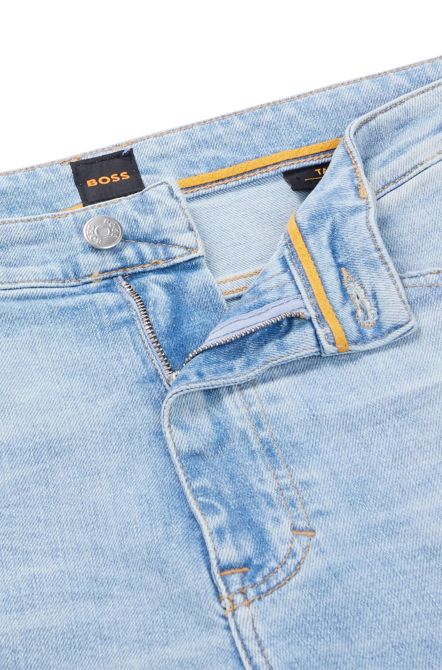 Calça jeans BOSS laranja, corte afunilado, em denim azul com elasticidade confortável.