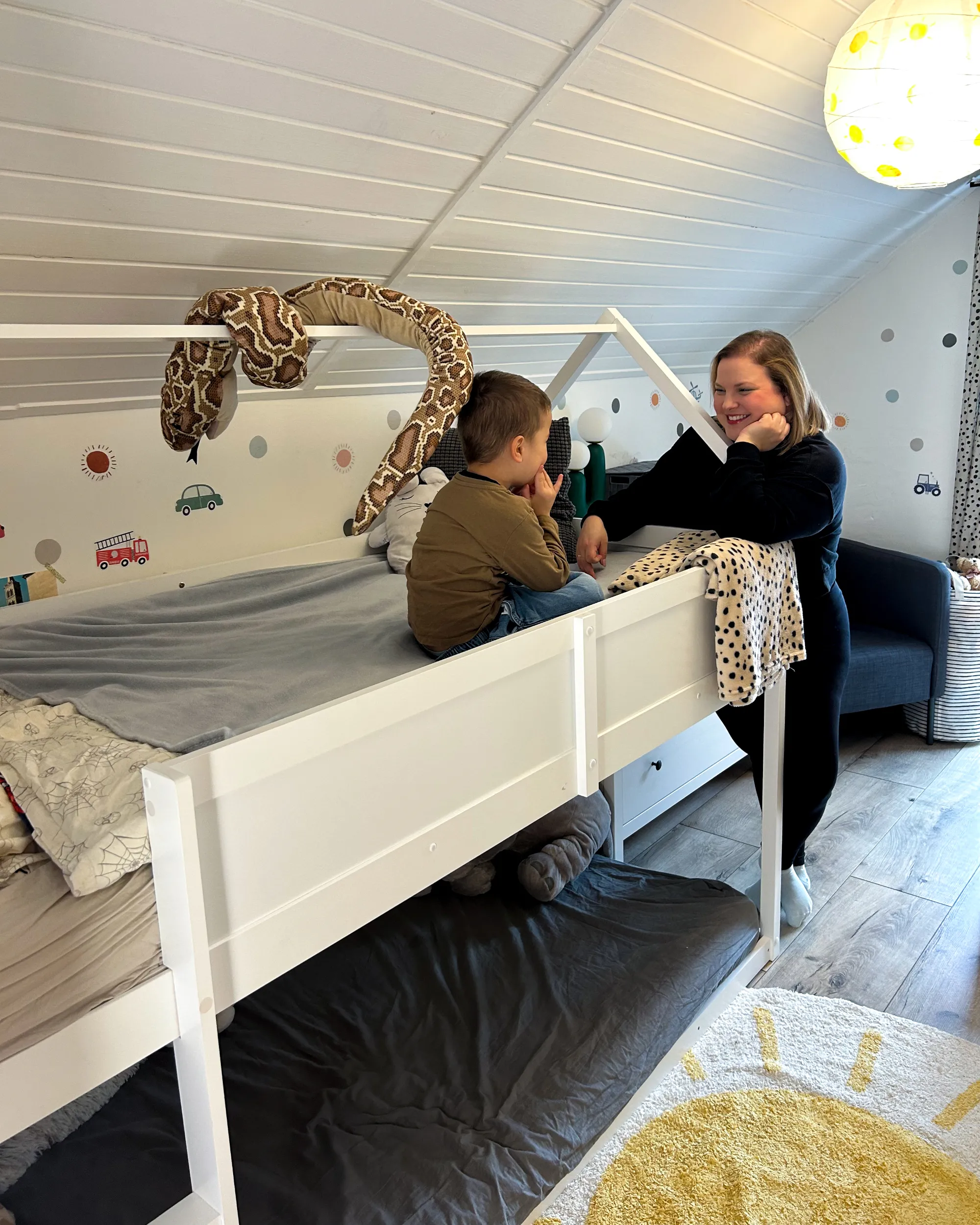 Verhoogd bed Huis Dennenhout DIENNE 90 x 200 cm Wit