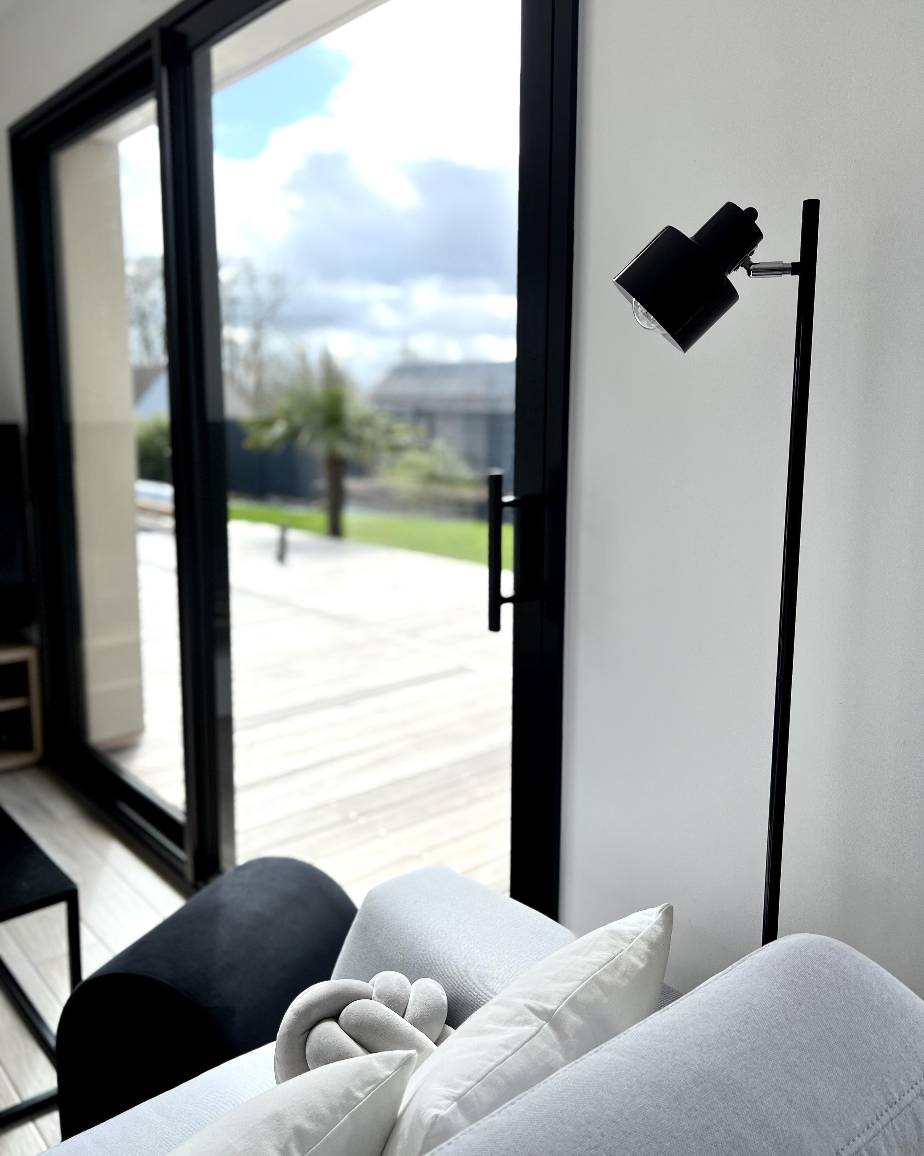 Staande lamp CORBONES verstelbaar Metaal Zwart