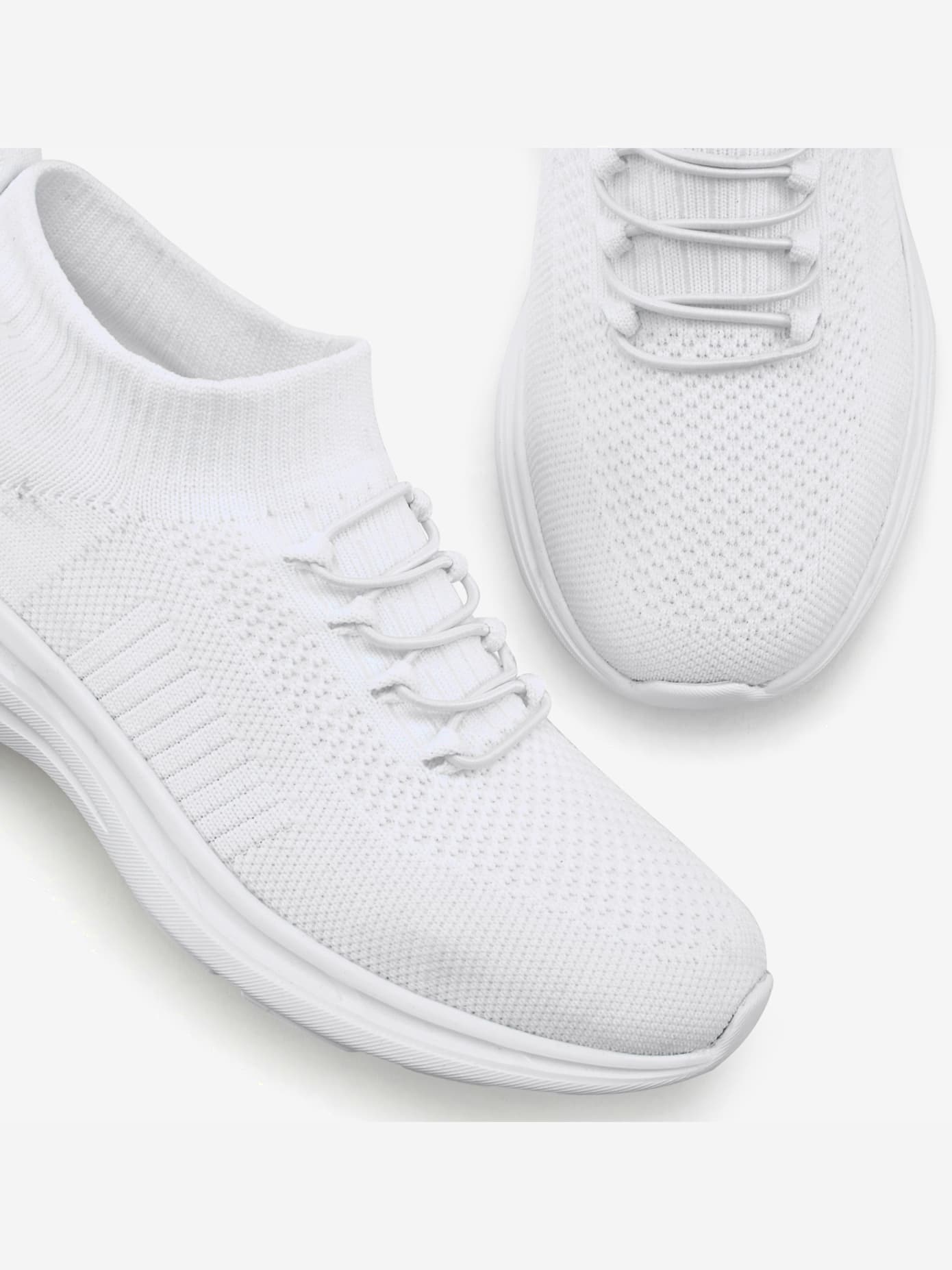 Baskets matière textile extensible douce pour s'adapter parfaitement au pied