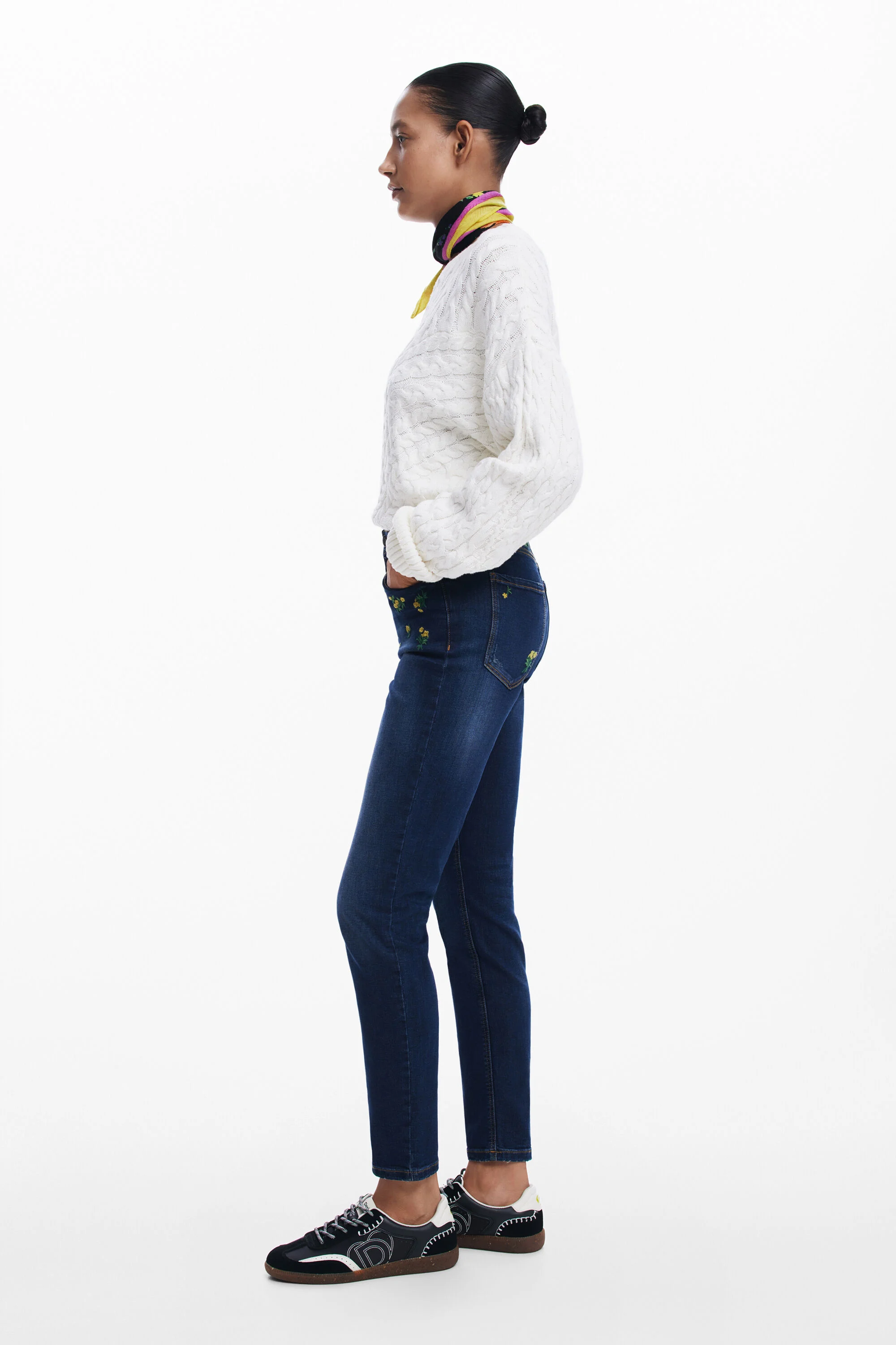Pantalon denim flores