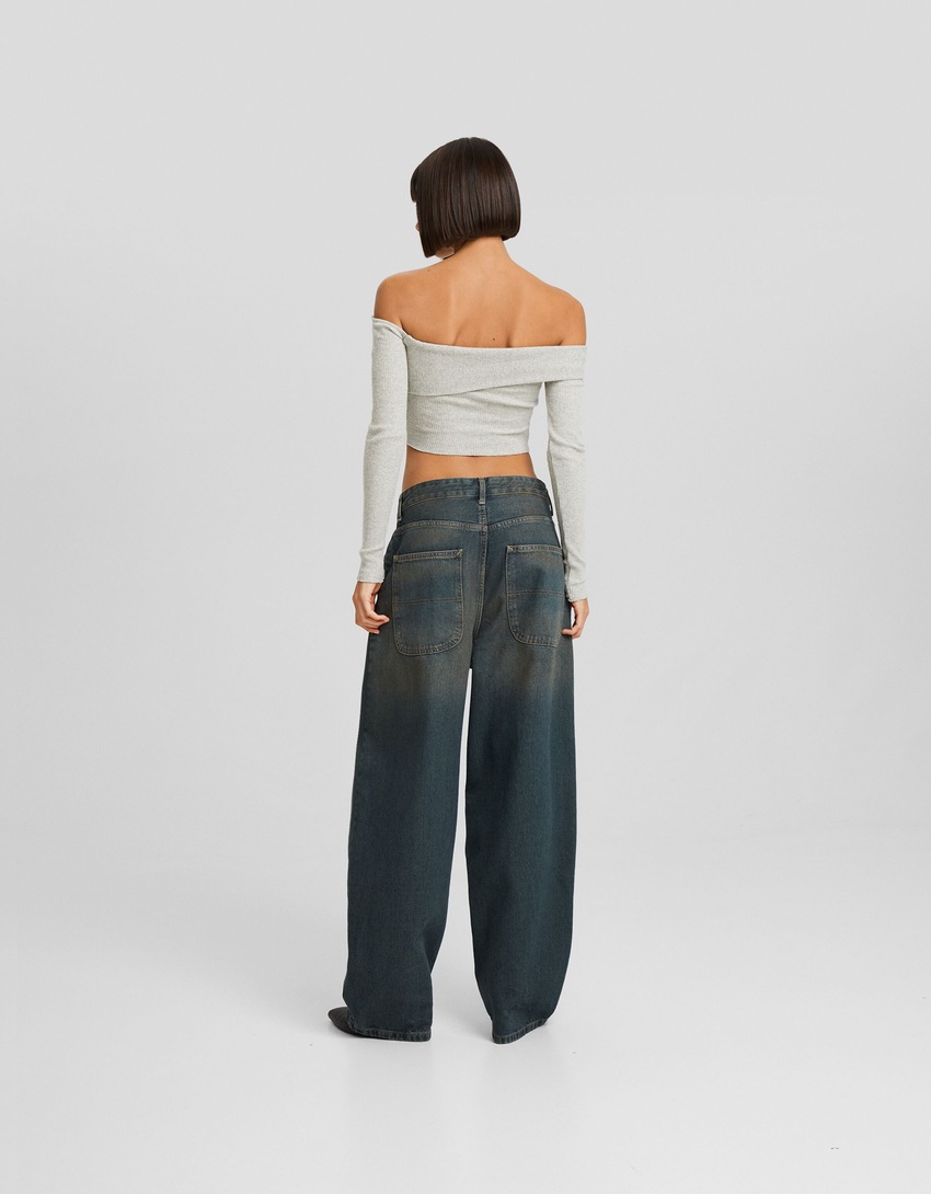 calça jeans estilo skater com efeito desbotado
