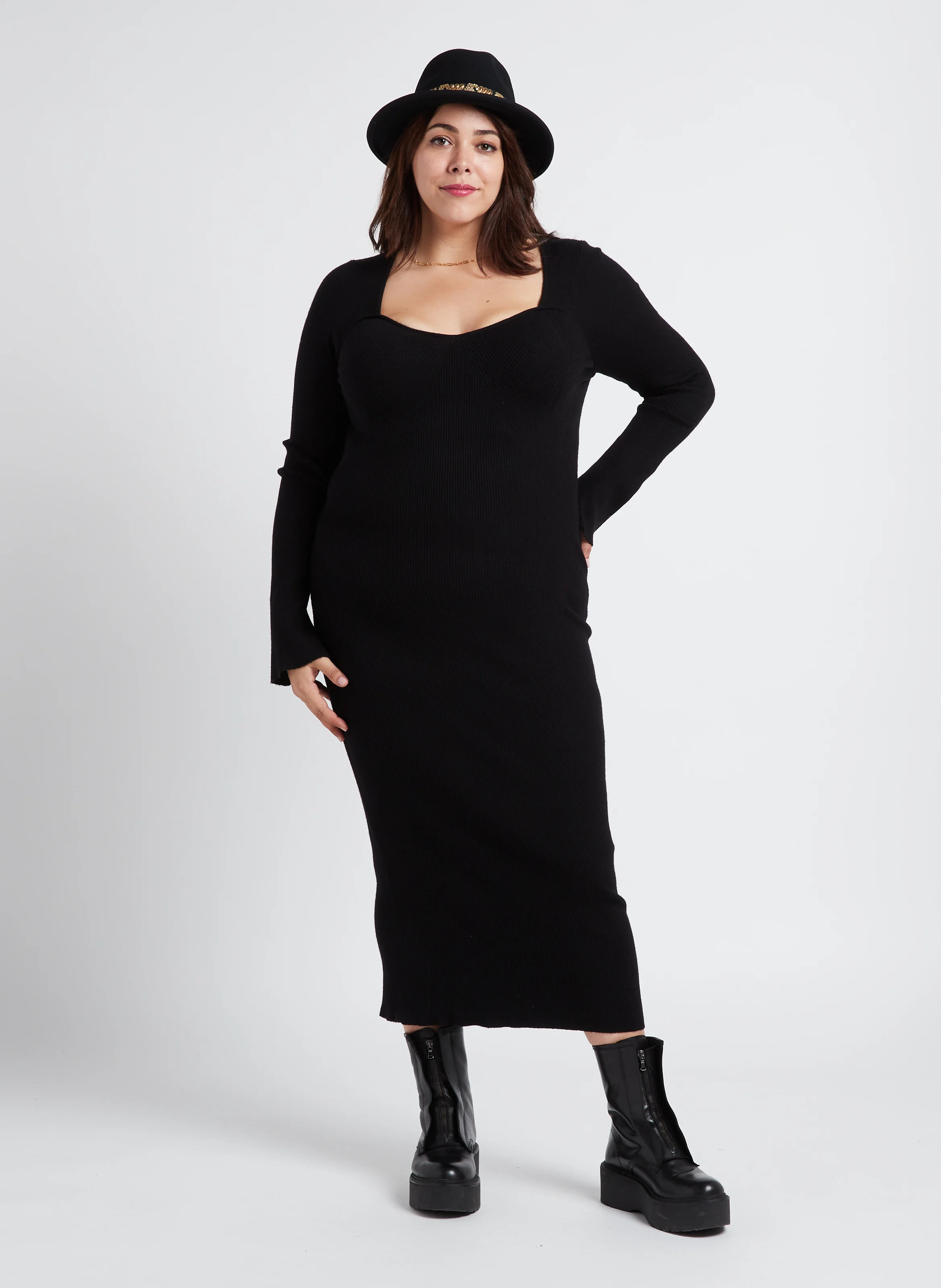 Robe longue col rond en maille côtelée| Noir
