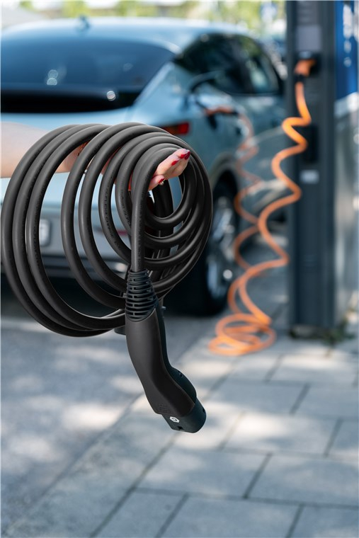 (5m) Selbstaufrollendes Helix 22kW/32A Elektroauto Ladekabel 3-phasiges Stromkabel für Hybrid- / E-Autos mit Typ 2 Anschluss (61795) - Schwarz