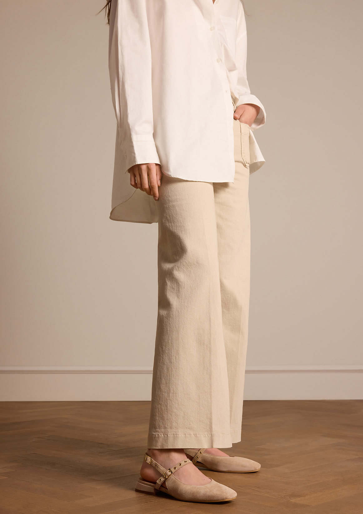 Beige suède slingbacks