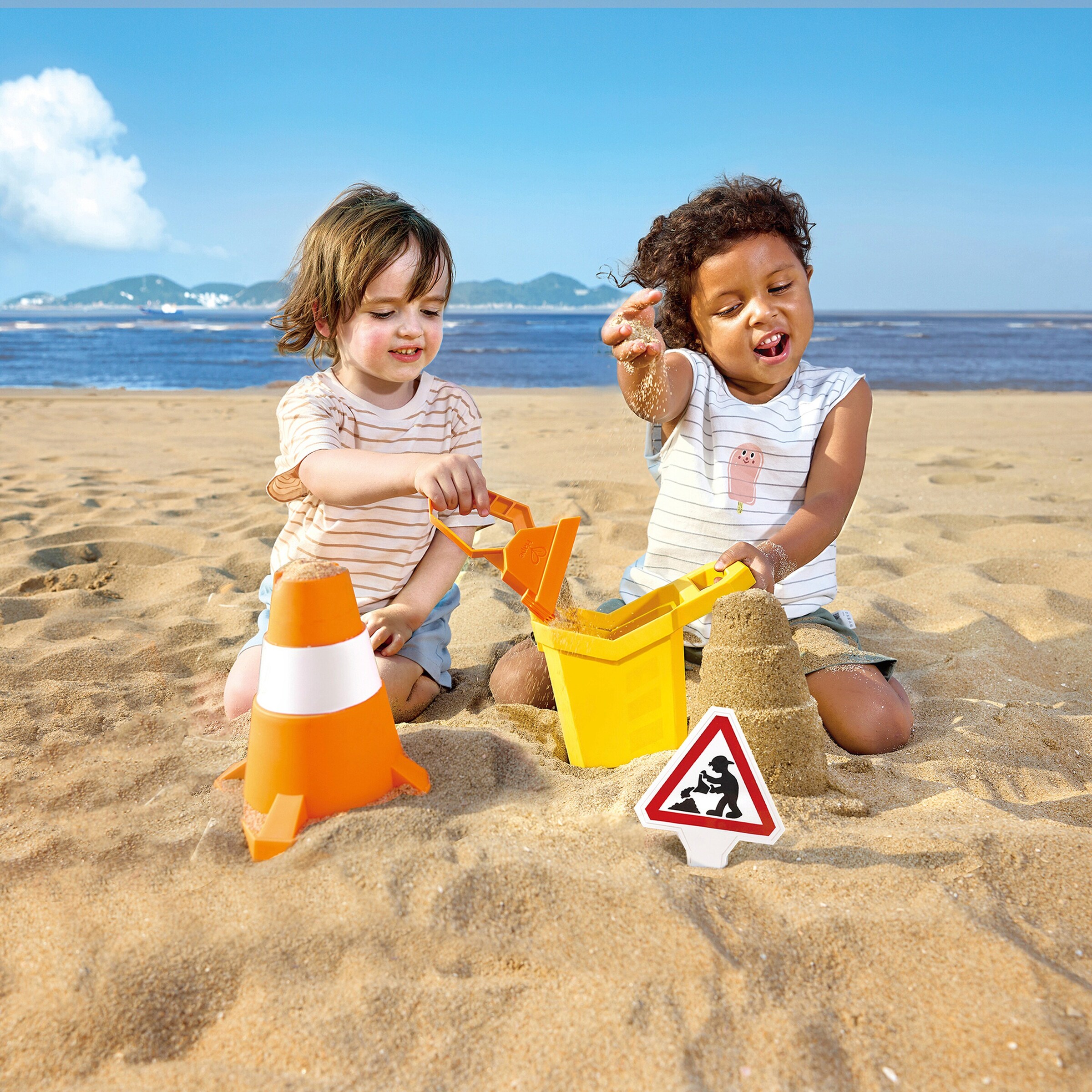 Hape Sandspielzeug-Set Baustelle