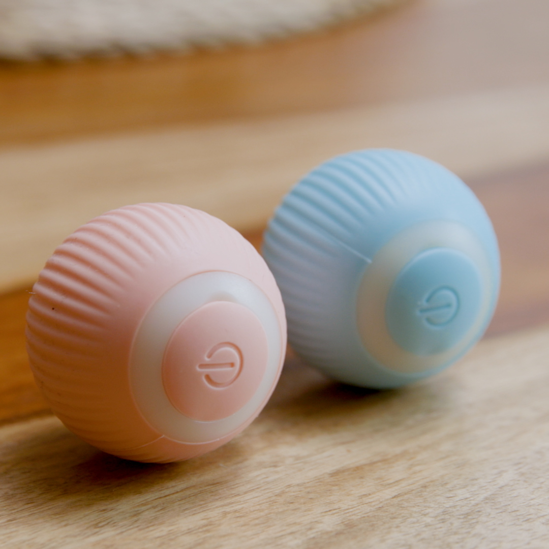 (2er Set) Ø43mm Intelligentes USB Katzen Spielzeug Rollender Spielball Haustier Indoor Fun - Blau / Rosa