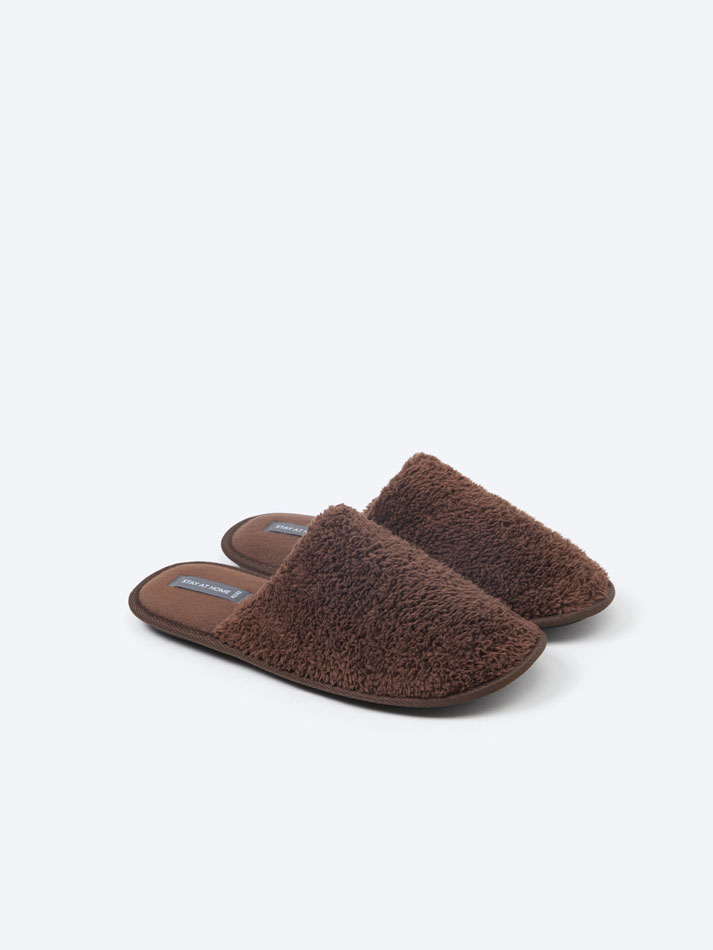 Pantufa felpuda - Marrom