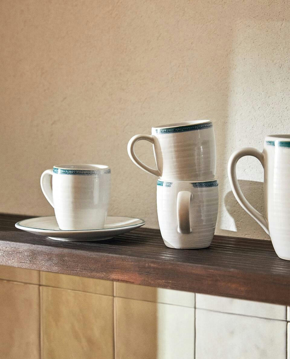 XÍCARA DE CAFÉ COM BORDA