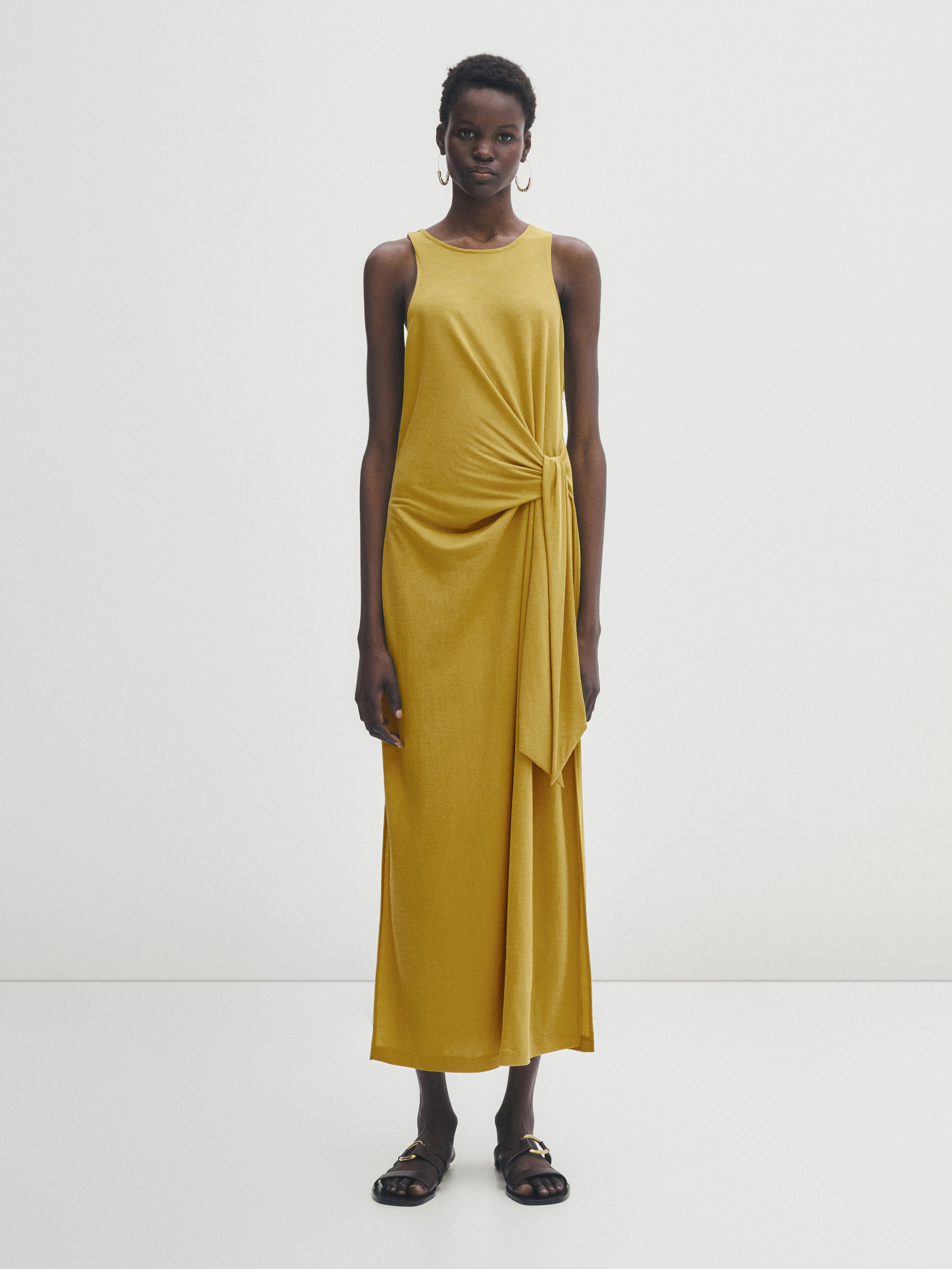 Vestido midi nude com detalhes - AMARILLO MOSTAZA