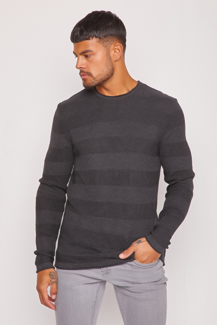 Pull fin gris foncé manches longues