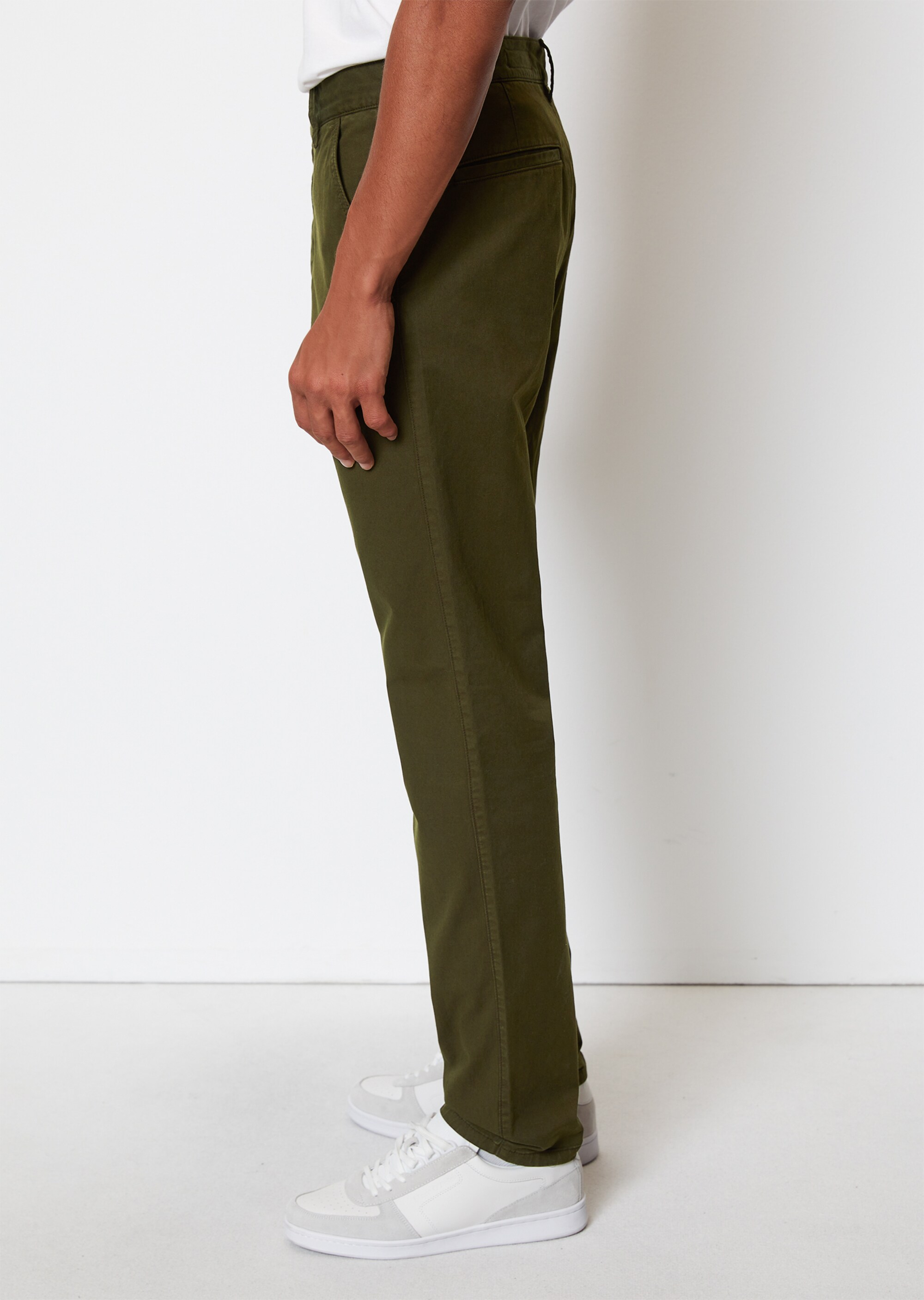 Chino tapered aus Bio-Baumwolle-Mix