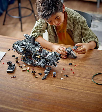 LEGO® Star Wars - Die Onyx Cinder 75374 - 1325 Teile