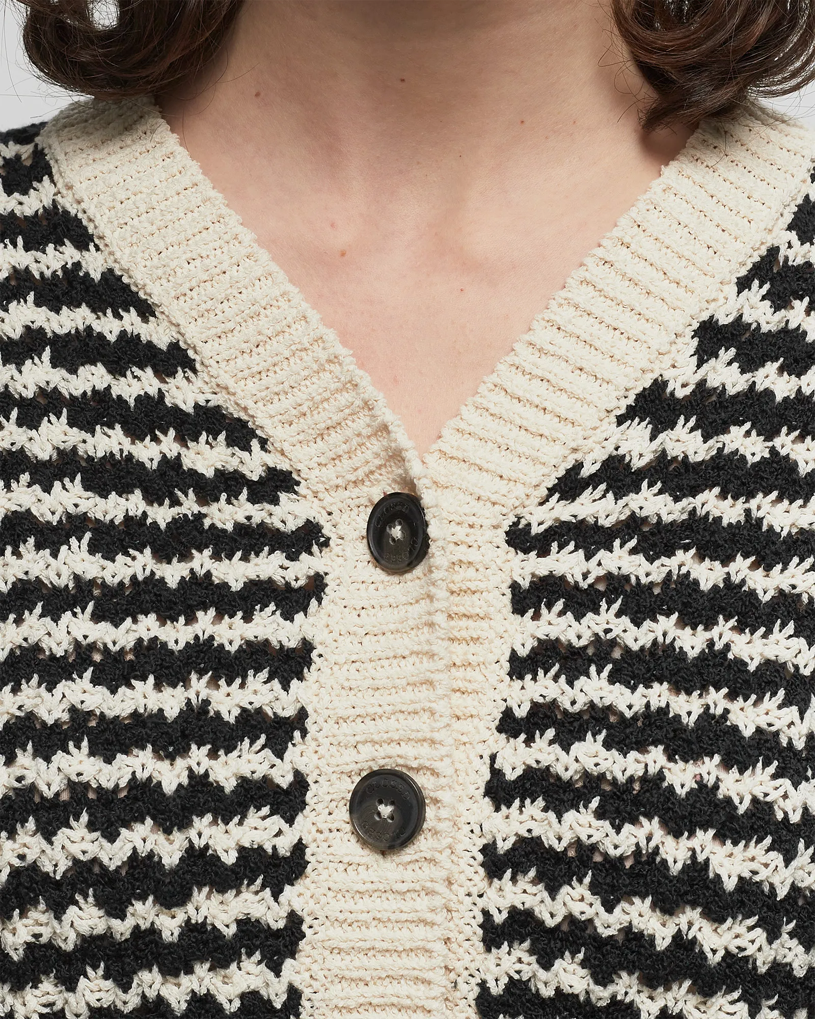 CLOSED V CARDIGAN SHORT SLEEVE