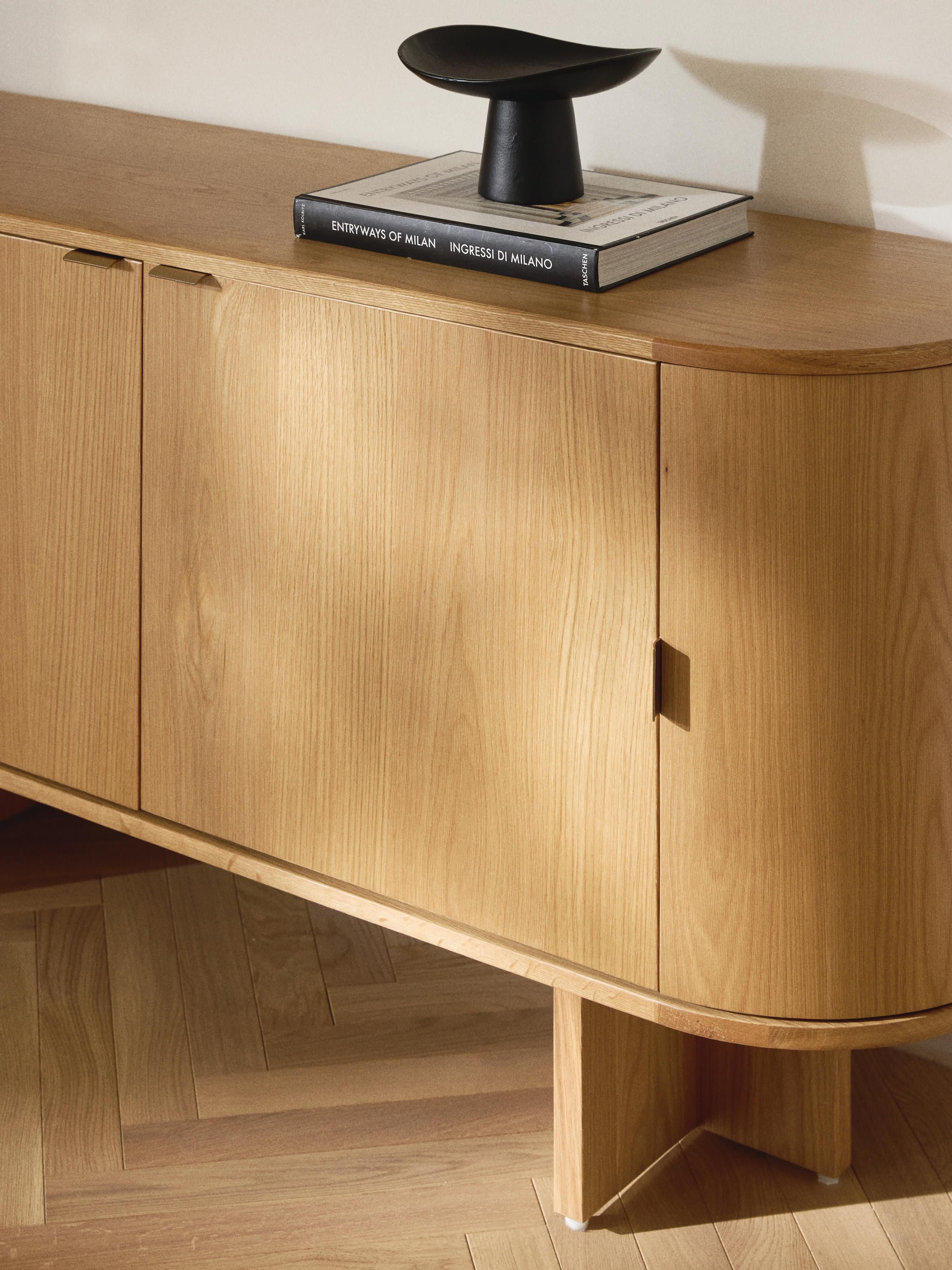 Houten dressoir Zumi met afgeronde hoeken