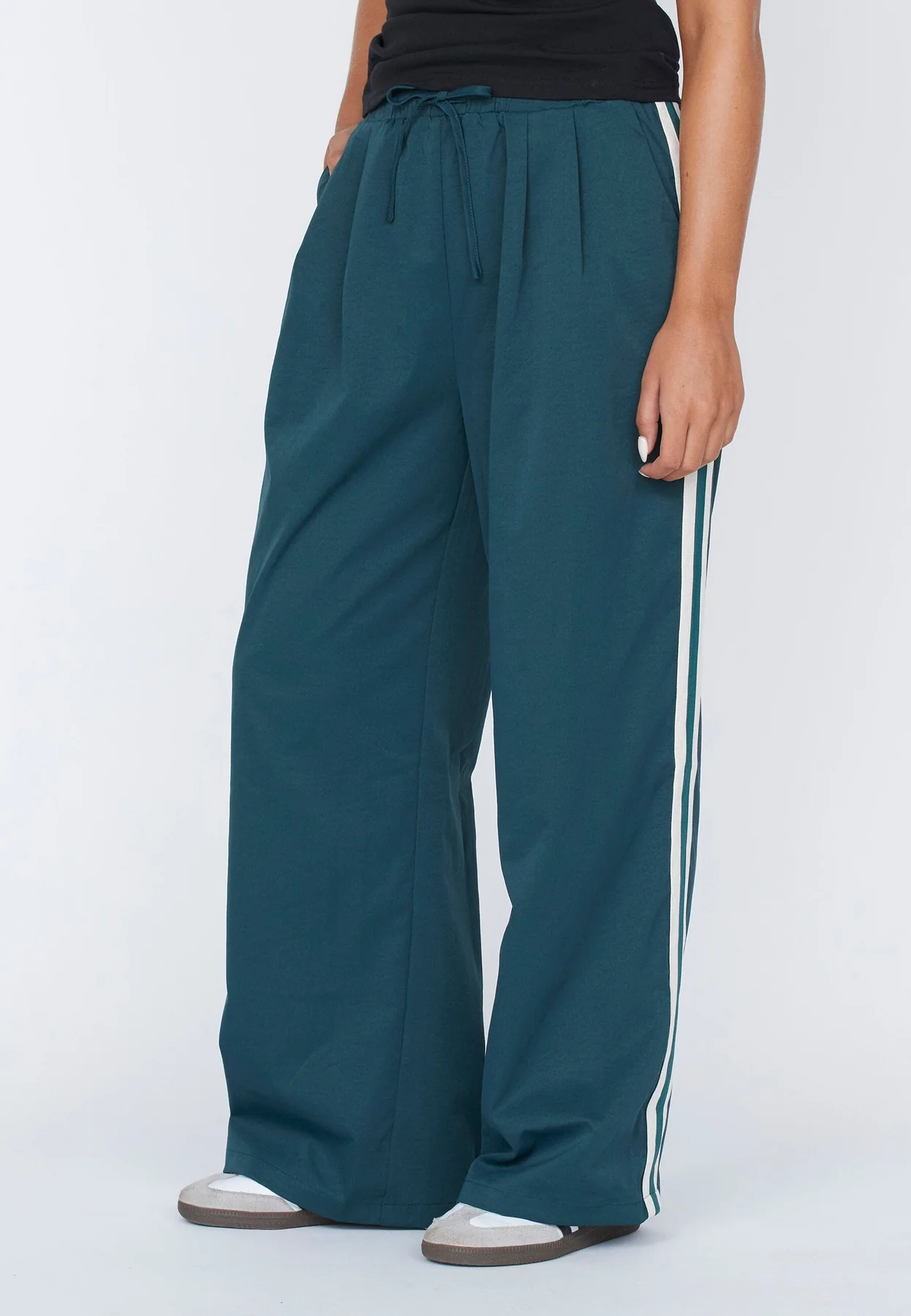 Sisters Point Gogo-Pa 315 dark green cream