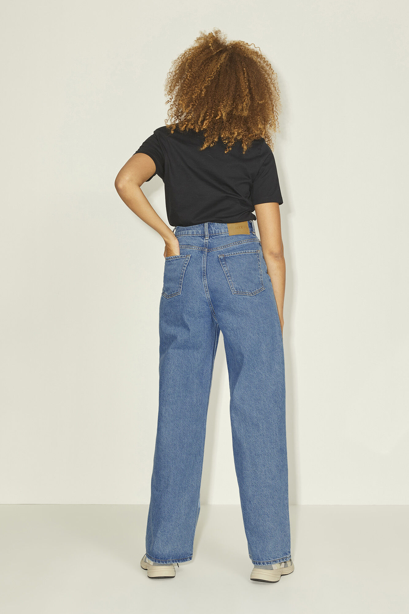 calças jeans de perna larga