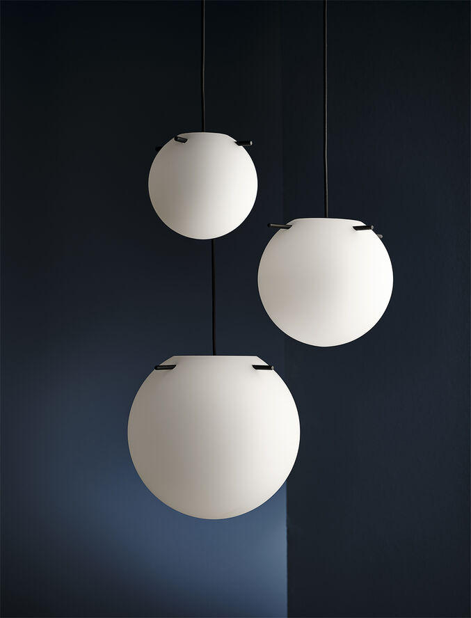 Frandsen Koi Pendant Ø19 EU Opal white/black sticks