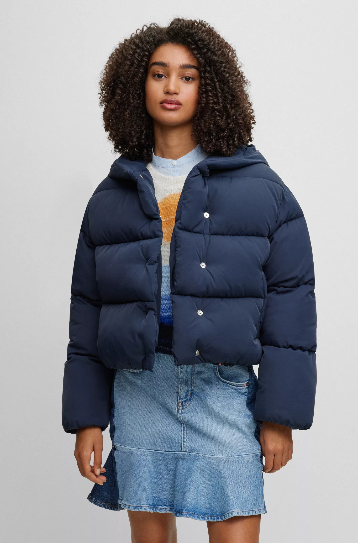 Jaqueta puffer preta com capuz da BOSS, em tecido texturizado com forro exclusivo.